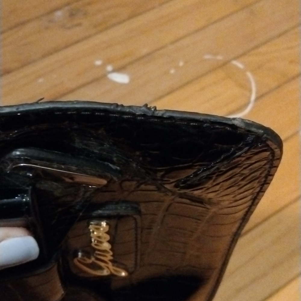 Guess wristlet - Picture 10 of 11